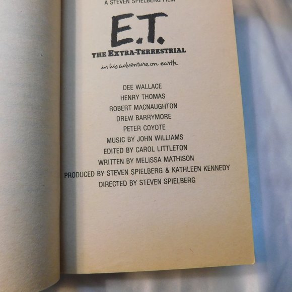 E.T. The Extra-Terrestrial 1982 Paperback Book - Picture 3 of 4